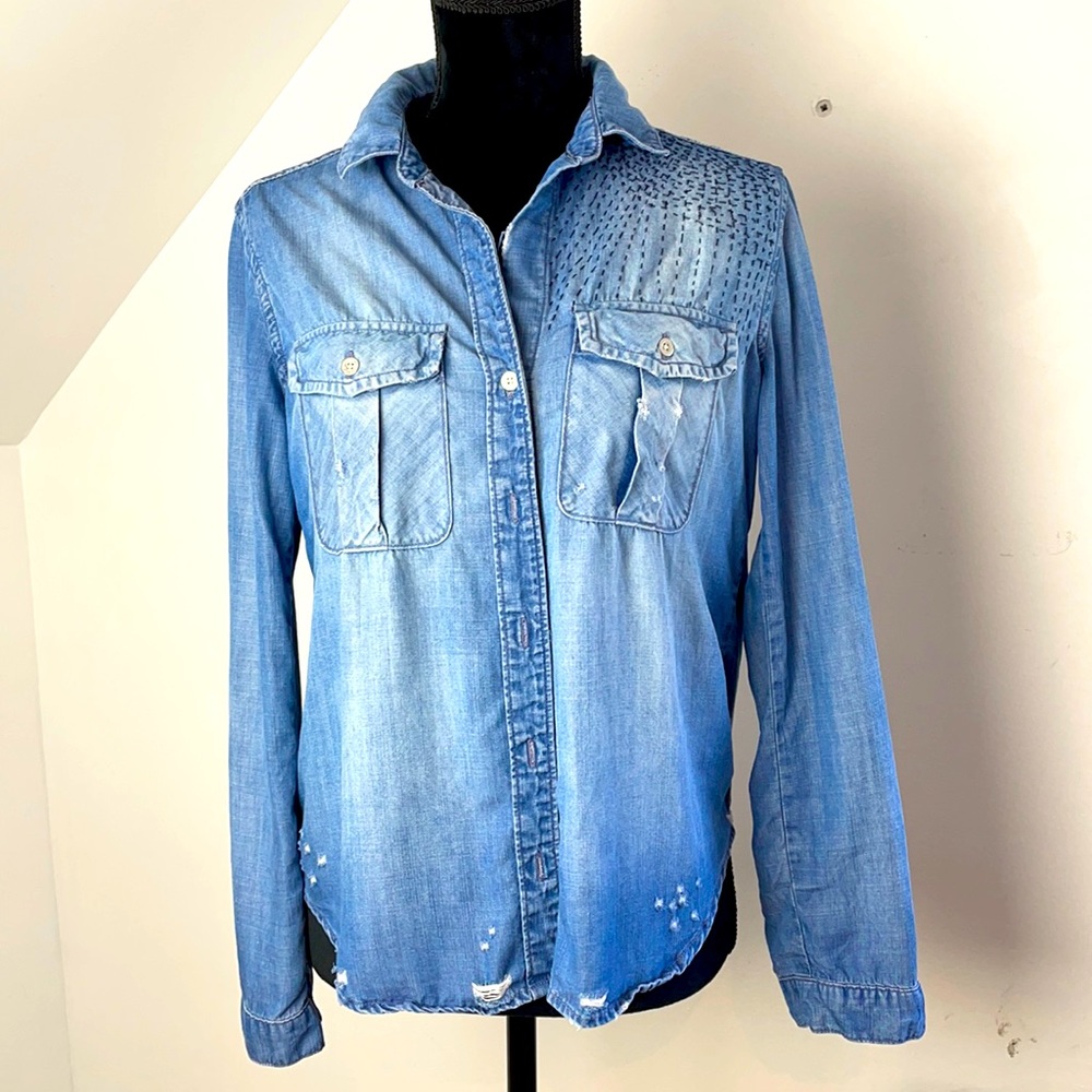 Distresses Long Sleeves Denim like Shirt
